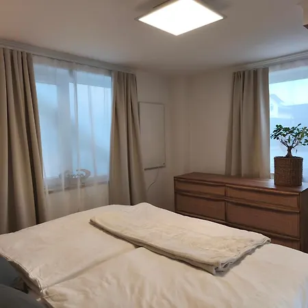 Lucia Apartman *